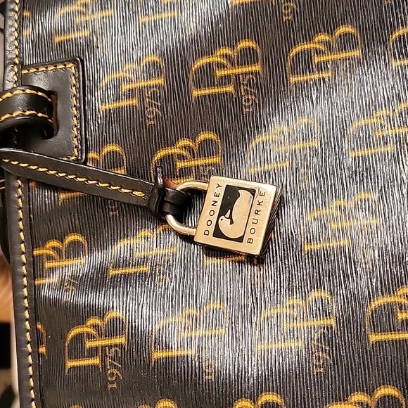 Dooney and Bourke satchel - Picture 9 of 11